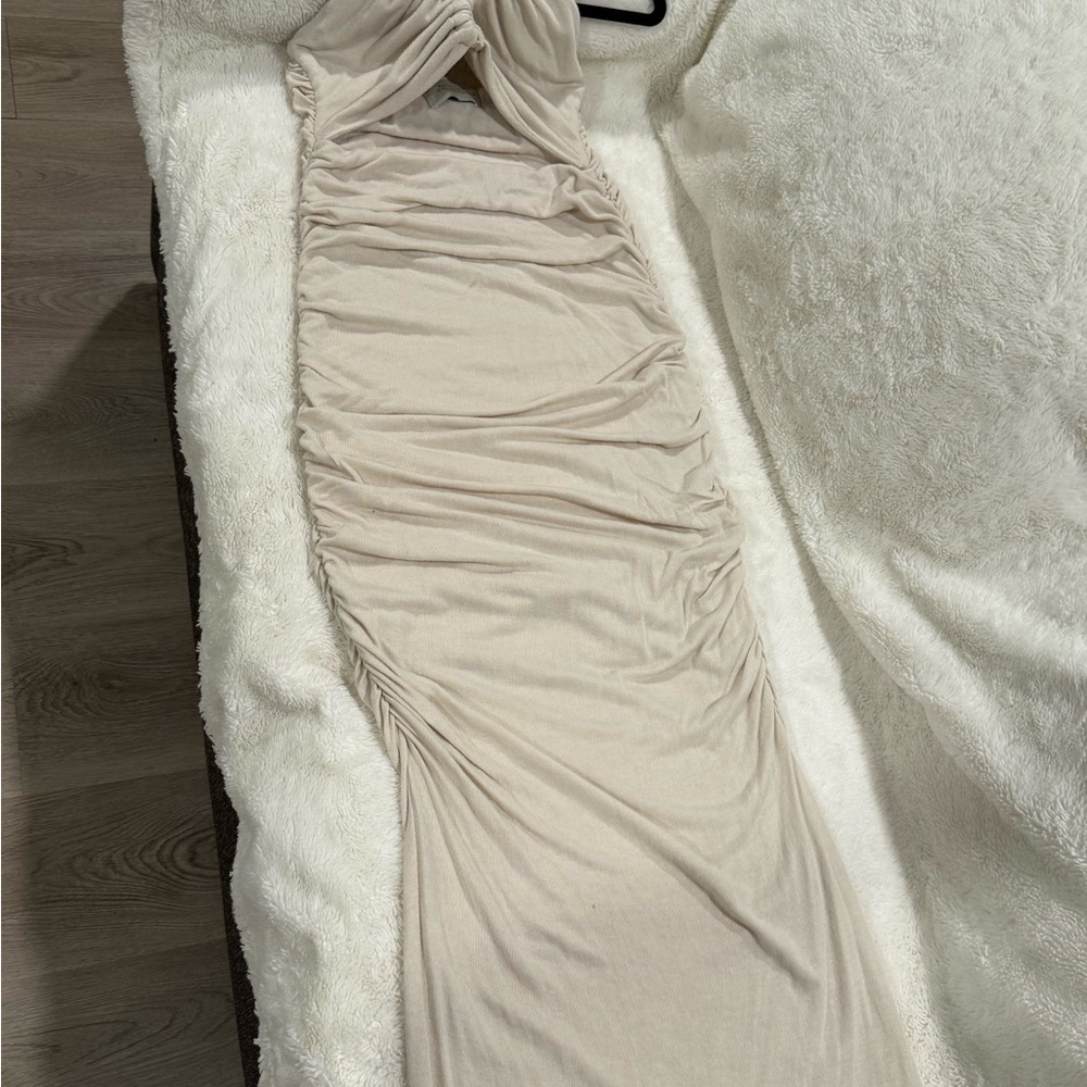 Elegant Cream Ruched Dress - Picture 6 of 9